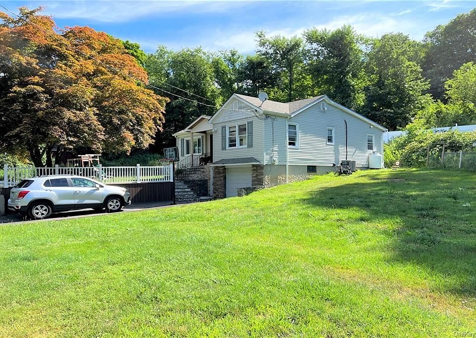 1st image of 16 Clearbrook Dr
