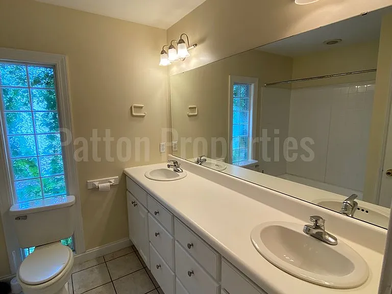 323 Pickens St — Photo 8