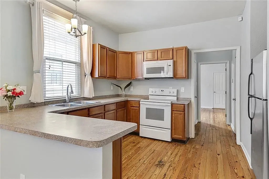 2 bed, 960 sqft, $1,700 — Photo 4