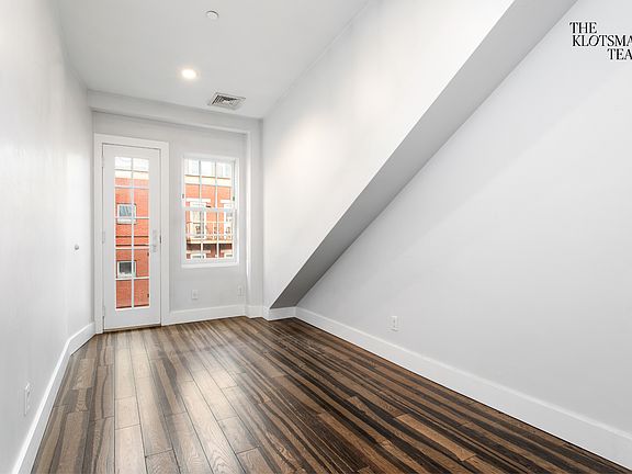 4th image of 108 South St #Penthouse