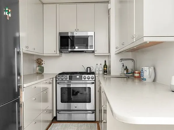 10 W 15th St APT 1021, Manhattan, NY 10011