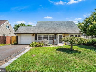 16 Iris Rd, Levittown, PA, 19057