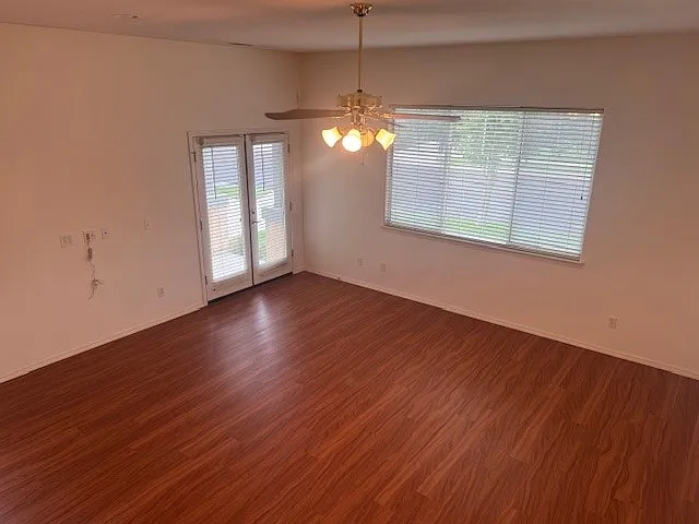 1409 Strawberry Ave — Photo 4