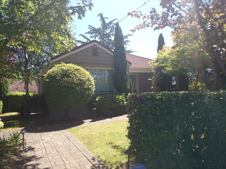1st image of 1556 Thorndyke Ave W