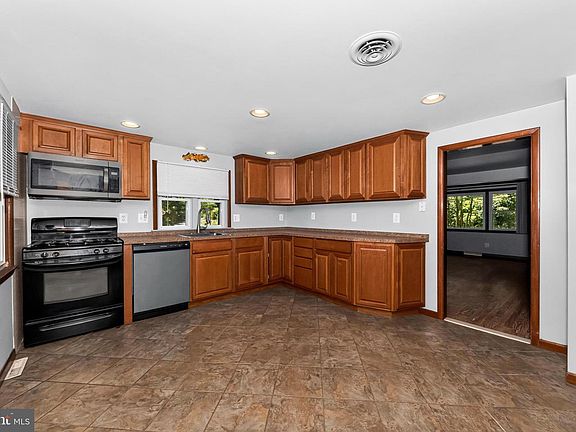 2nd image of 2021 Holly Neck Rd