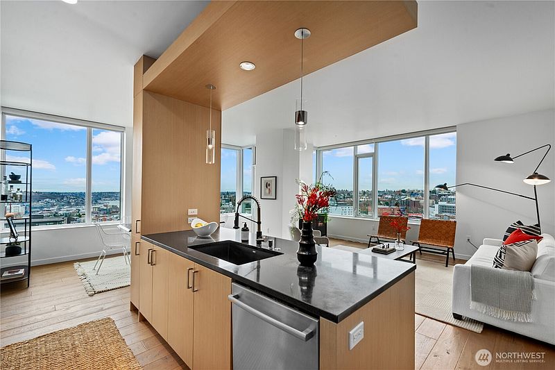 4th image of 1321 Seneca Street #1001