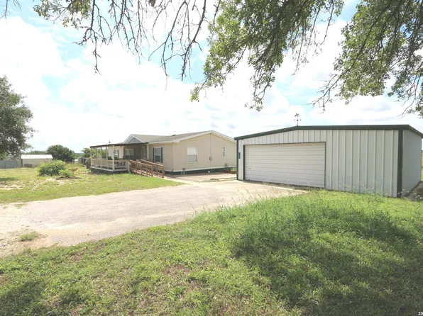 133 Oak View, La Vernia, TX 78121