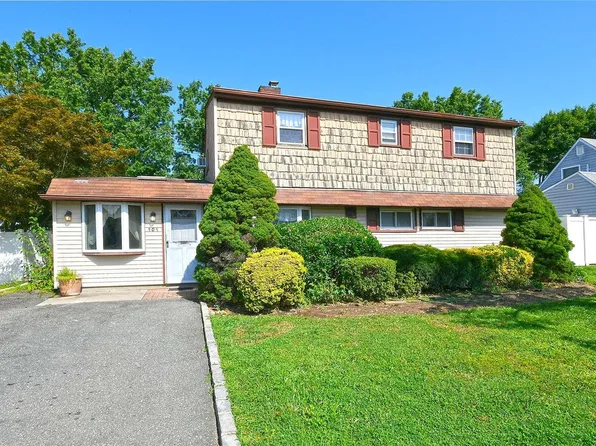 101 Elm Drive, Levittown, NY 11756