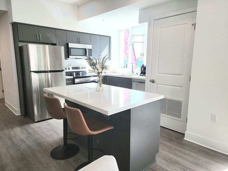 1st image of 4055 Oakwood Ave #414