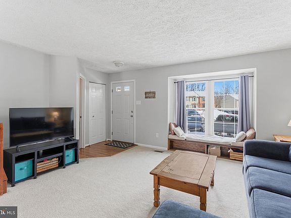 3rd image of 912 Grayson Sq