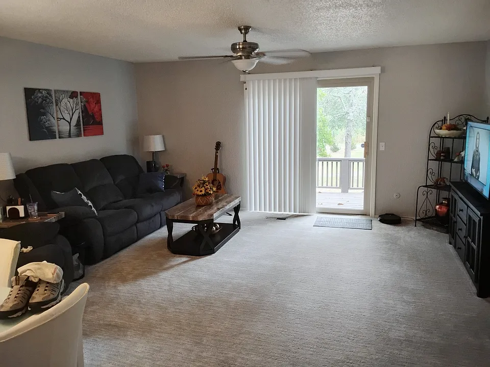 15 Lunsford Ln #15