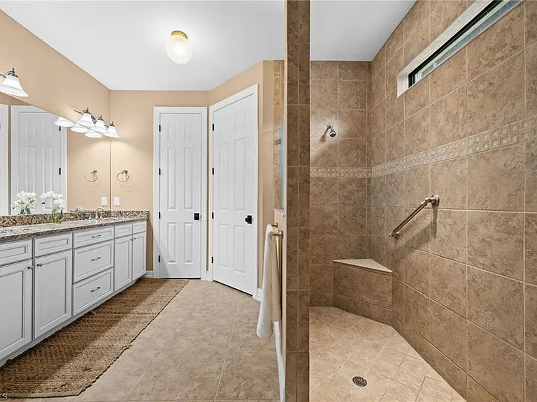 14750 Laguna Dr — Photo 25