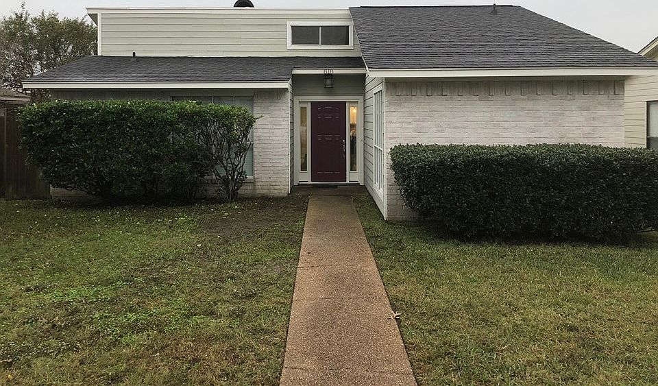 1st image of 818 Camellia Ct