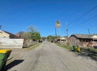 413 Margaret St, Kenedy, TX 78119