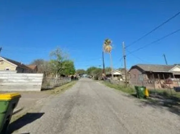 413 Margaret St, Kenedy, TX 78119