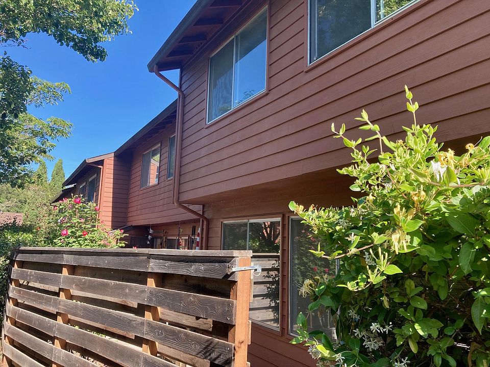 1st image of 16 Kingston Ln