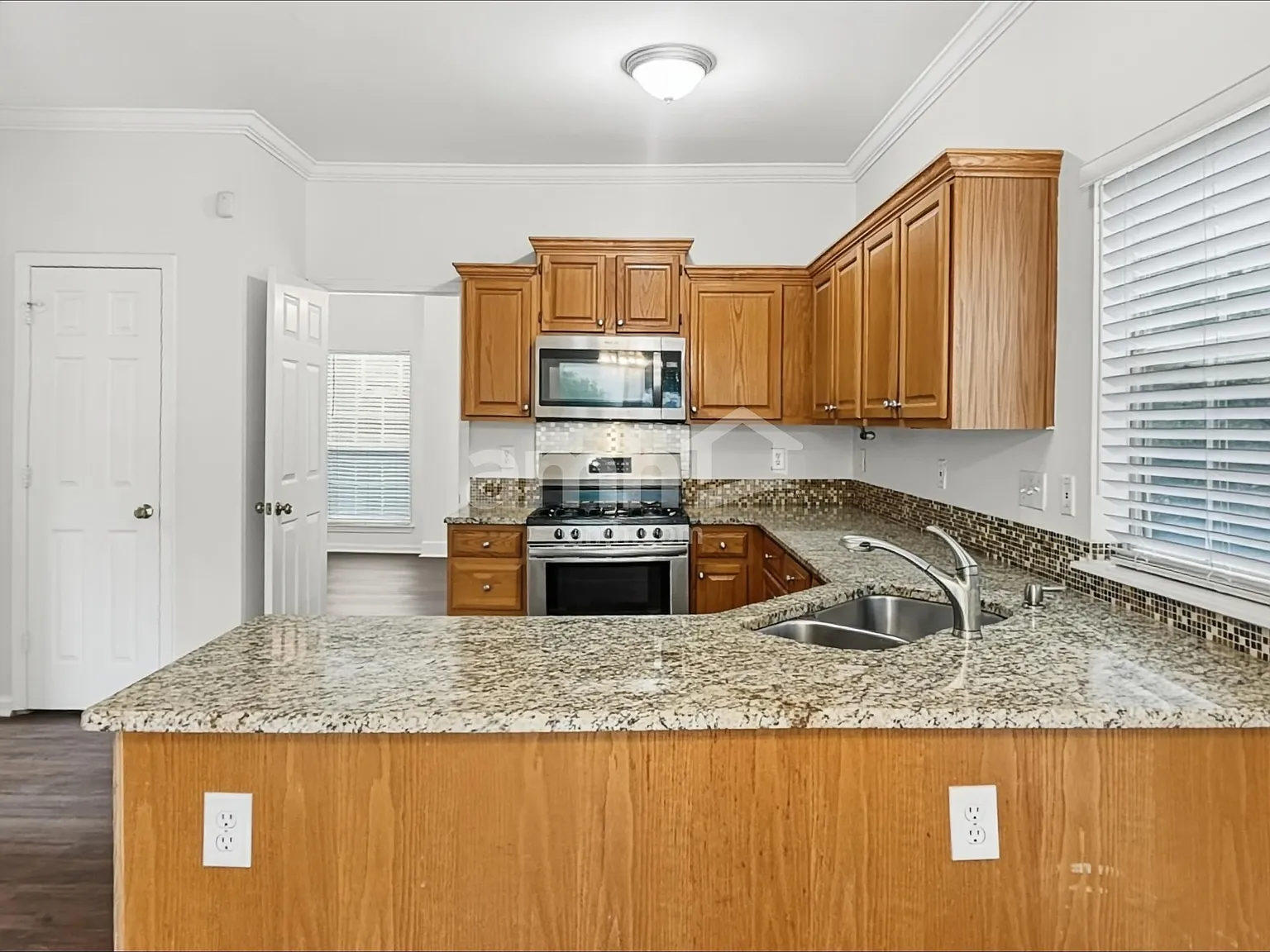 4 bed, 2.5 bath, 2184 sqft, $2,525 — Photo 4