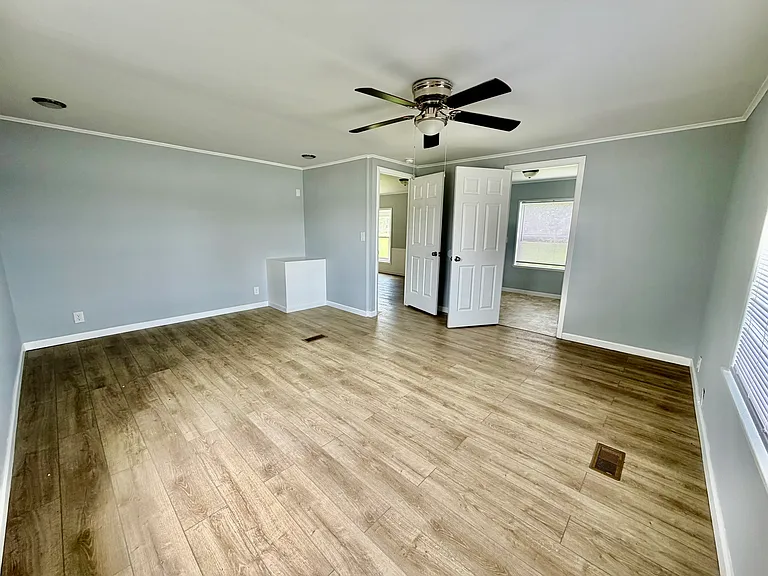 1548 Cornwallis Rd — Photo 8