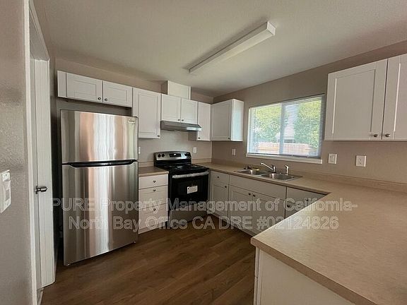 3rd image of 470 Sherry Dr