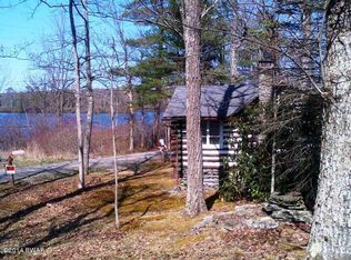 105 Mosier Rd, Dingmans Ferry, PA 18328