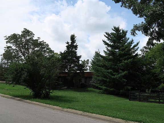 5th image of 401 Talbott Dr