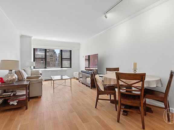 3rd image of 20 W 64th St APT 27A