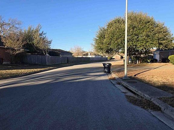 Exterior Neighborhood (street photo)