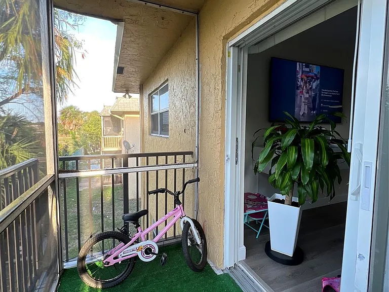 1061 NW 45th St #8 — Photo 13