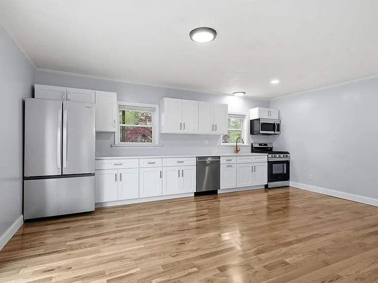 8 Ash St — Photo 13