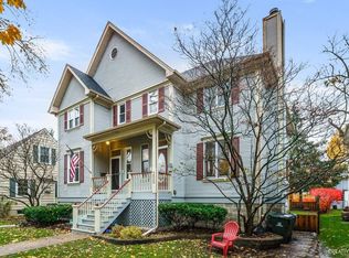320 N Wright St, Naperville, IL 60540