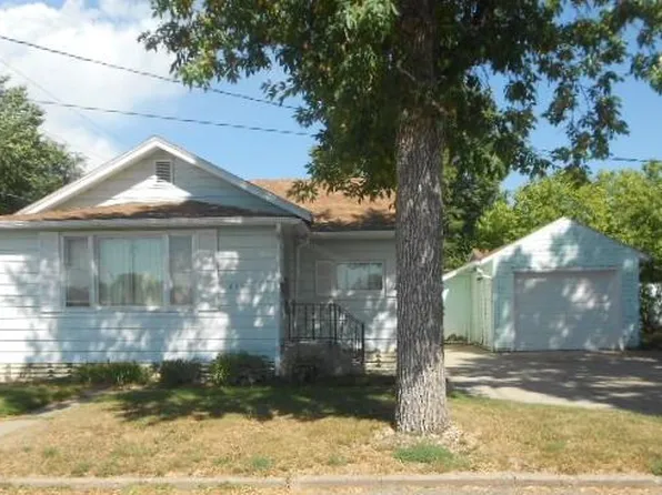 612 6th St W, Mobridge, SD 57601