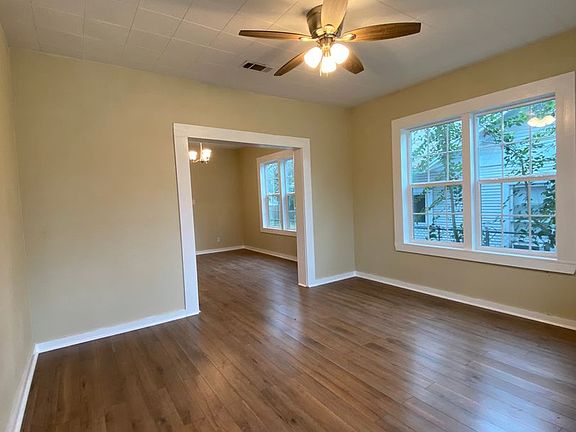 2nd image of 904 N Main St