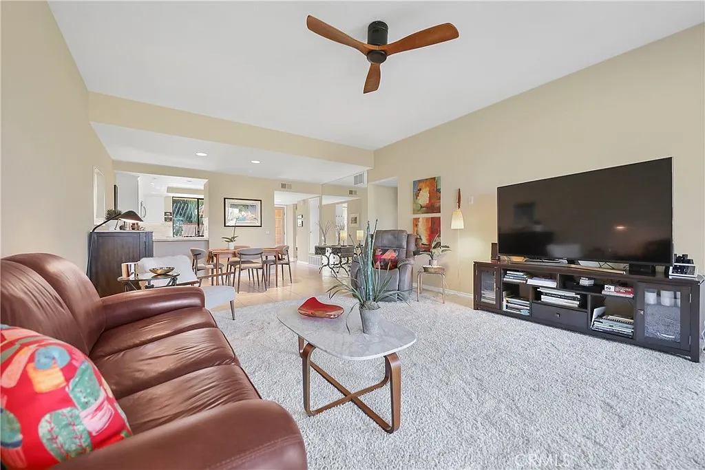 2 bed, 1320 sqft, $6,200 — Photo 4