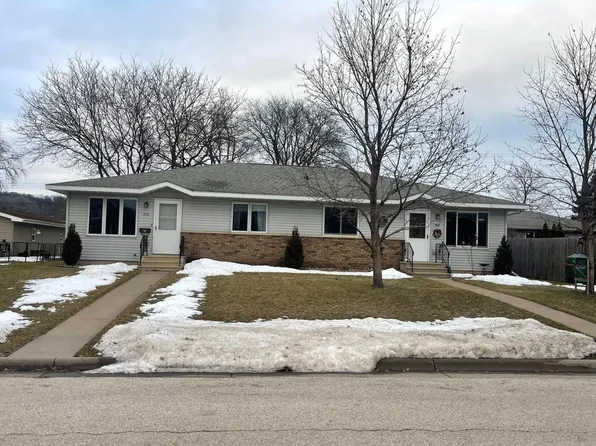512 S 4th St, La Crescent, MN 55947