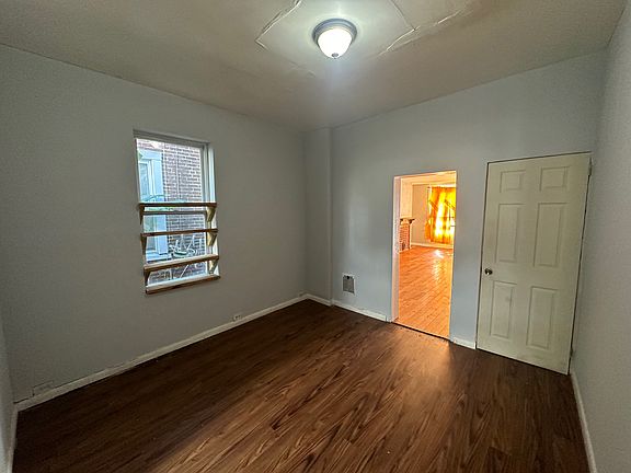 4th image of 721 E Willard St
