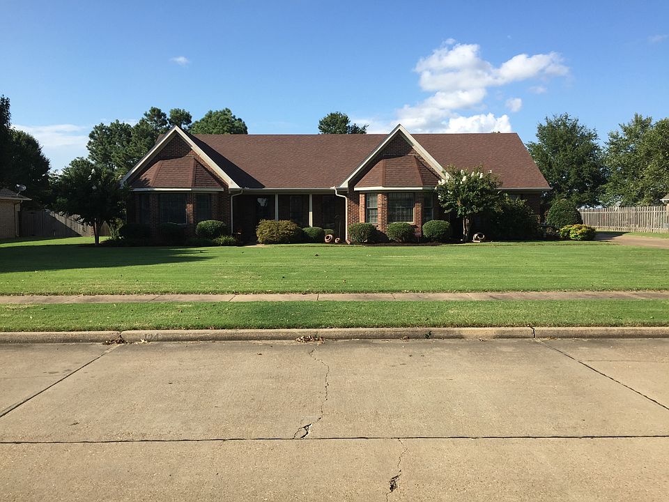curb view of home