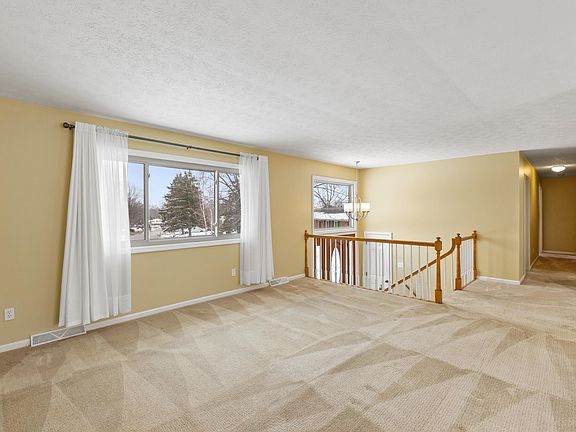 2nd image of 195 Balsam Ct