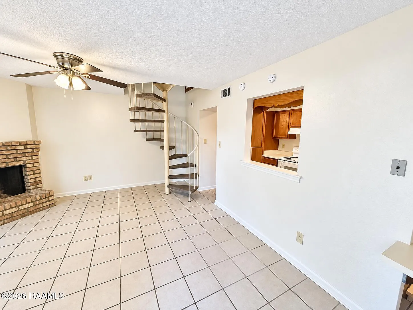 111 Shekel Dr — Photo 2