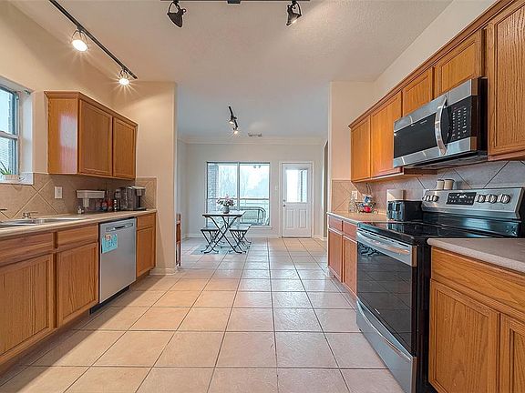 3rd image of 214 Brazos Hill Ln