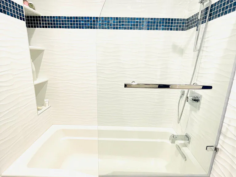 Bathtub bathroom