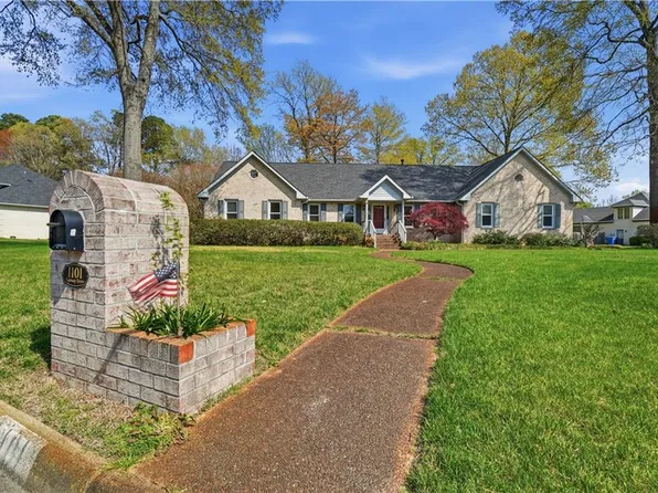 1101 Fairway Dr, Chesapeake, VA 23320