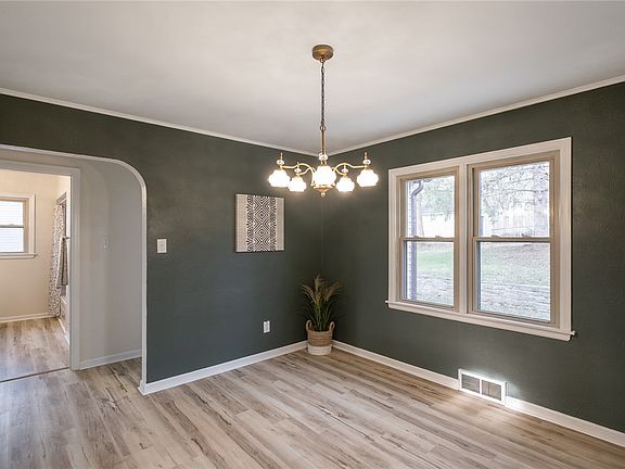 5th image of 1073 Forest Dr