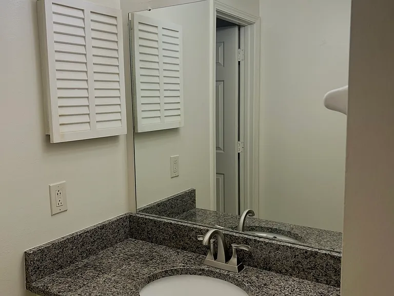 2905 Burch Ave #7 — Photo 38