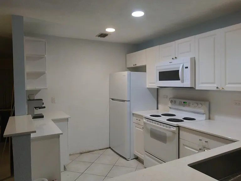308 SW 18th Ave — Photo 11