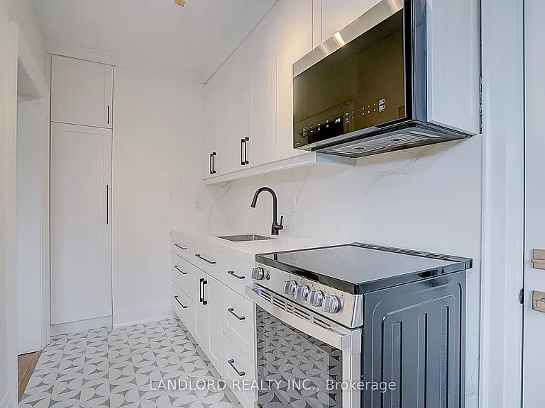 2520 Bloor St W #12 — Photo 22