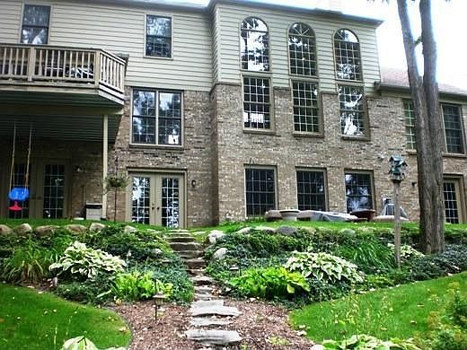2nd image of 1323 Lake Shore Blvd