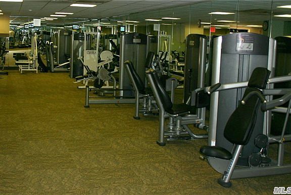 5th image of 2 Bay Club Dr APT 4Z