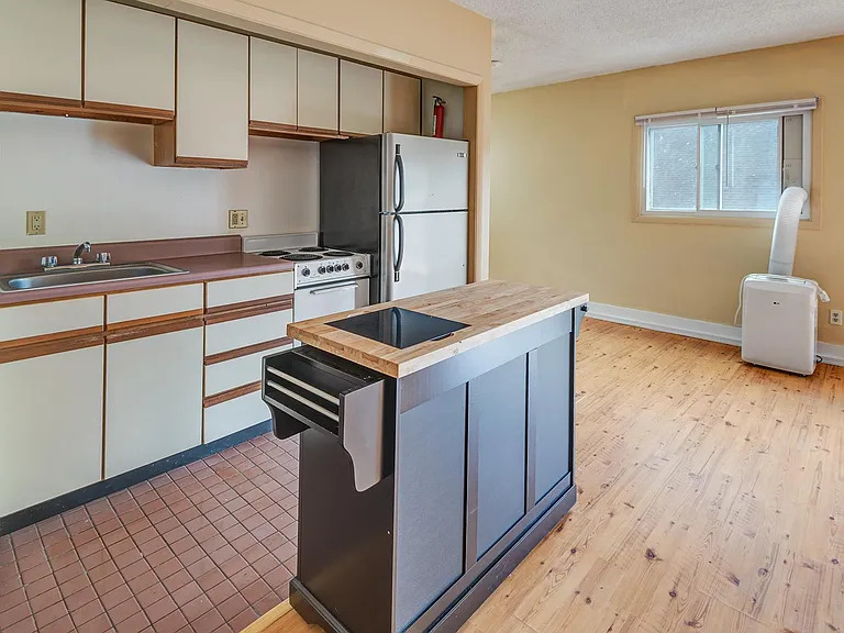 7 W Raleigh Rd #B — Photo 5