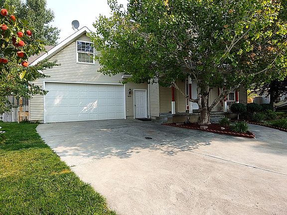 2nd image of 600 Sycamore Cir
