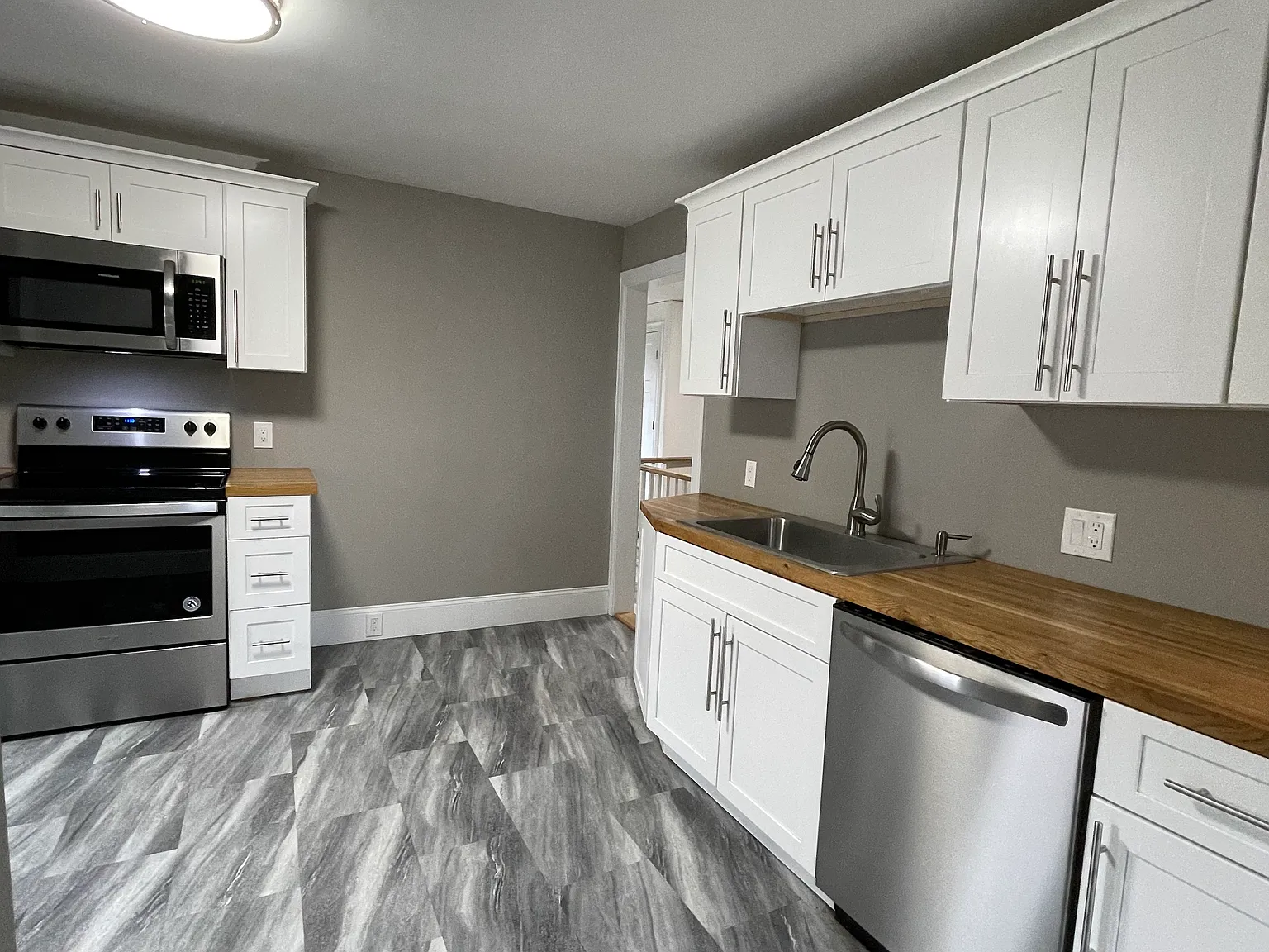 3 bed, 1000 sqft, $2,295 — Photo 2